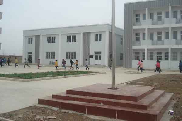 蚌埠市文明办领导对包集中学乡村学校少年宫建设进行检查