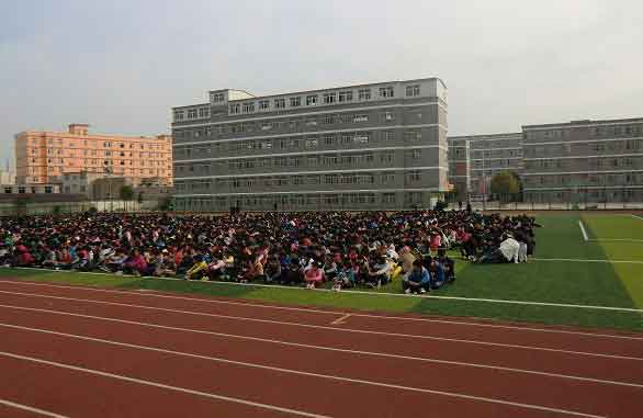 荆芡乡中心小学举办“同课异构”教学观摩活动